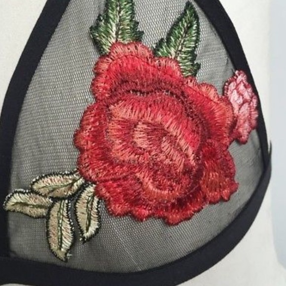 ❗️ONE LEFT❗️EMBROIDERED FLORAL MESH BRA - Picture 5 of 6